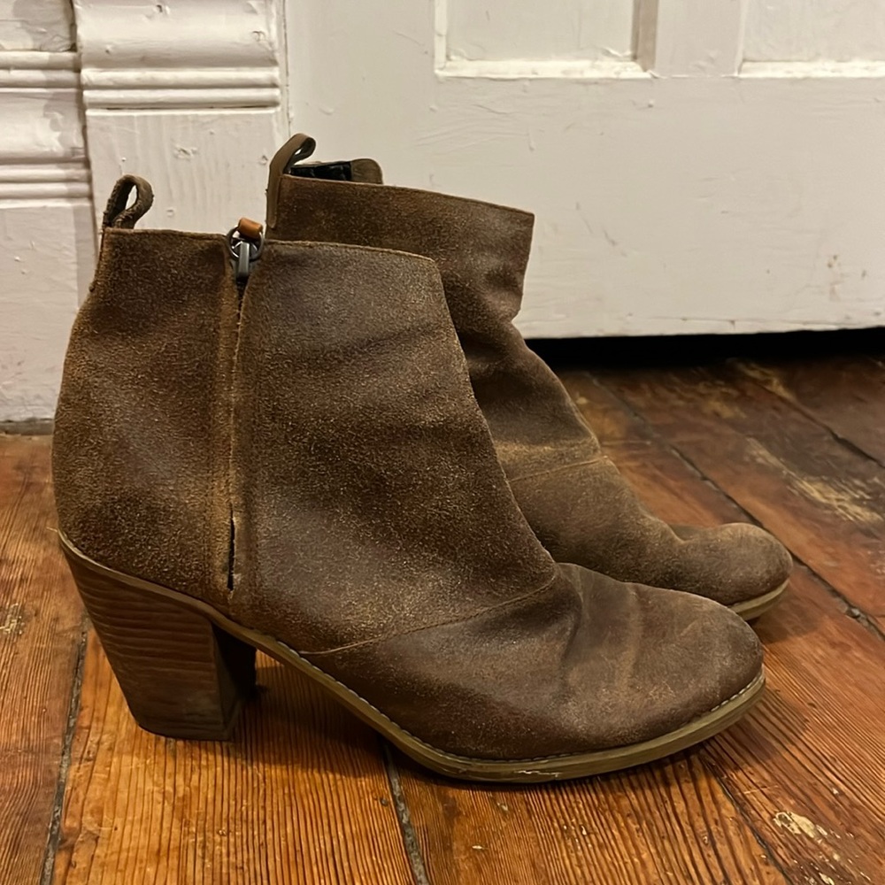 Tan leather healed booties